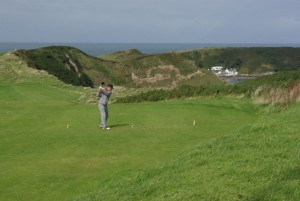 NEFYN GOLF COURSE. Stephen McKay [CC BY-SA 2.0 (http://creativecommons.org/licenses/by-sa/2.0)], via Wikimedia Commons